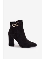 Dámska zateplená členková obuv z eko semišu na stĺpiku so zdobením - čierna Lymall Dámska zateplená členková obuv z eko semišu na stĺpiku so zdobením - čierna Lymall