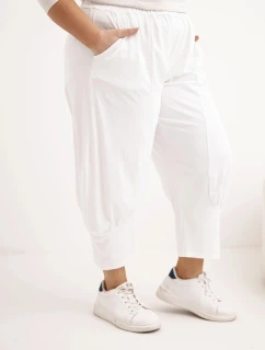 Dámské kalhoty Plus Size s nízkým model 21924463 a gumou v pase bílé - K-Fashion