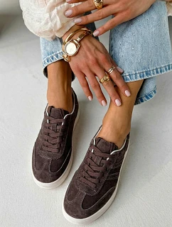 Sneakersy z veluru model 22044835 Čokoládové - VINCEZA