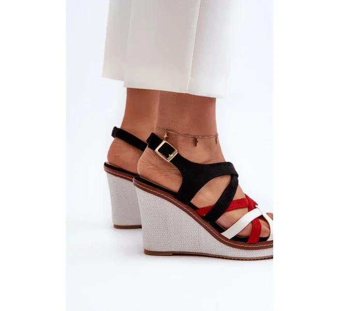 Černé sandály Ellen model 20450434 na klínu - Kesi