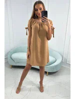Šaty s vázanými rukávy v kamelové barvě Šaty s vázanými rukávy v kamelové barvě
