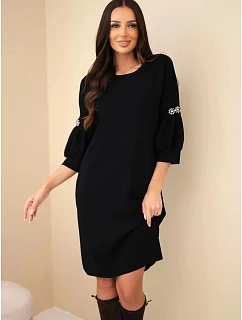 Šaty dámské z model 22401351 s ozdobným krátkým rukávem černá - K-Fashion