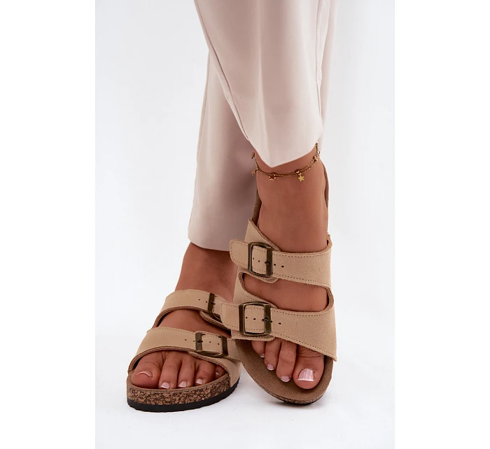 Semišové pantofle na korkové podrážce s přezkami béžové model 22120824 - Boto