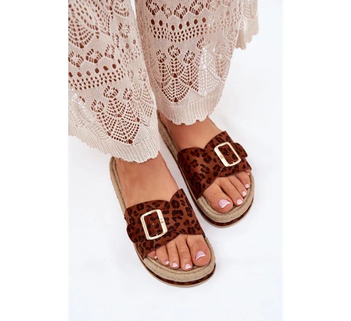 Dámské Pantofle Na Platformě Se Zlatou Přezkou model 21702349 - Boto Dámské Pantofle Na Platformě Se Zlatou Přezkou model 21702349 - Boto