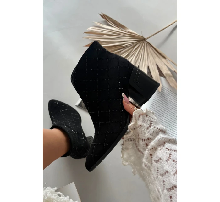 Botki Damskie Na Słupku Ze Zdobieniem D&A MR52-133 Czarne