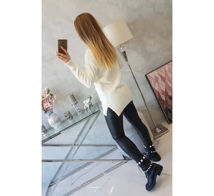 Sveter s golierom vo farbe ecru