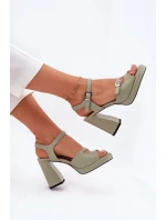 Dámské kožené sandály na podpatku model 21695162 zelené - VINCEZA