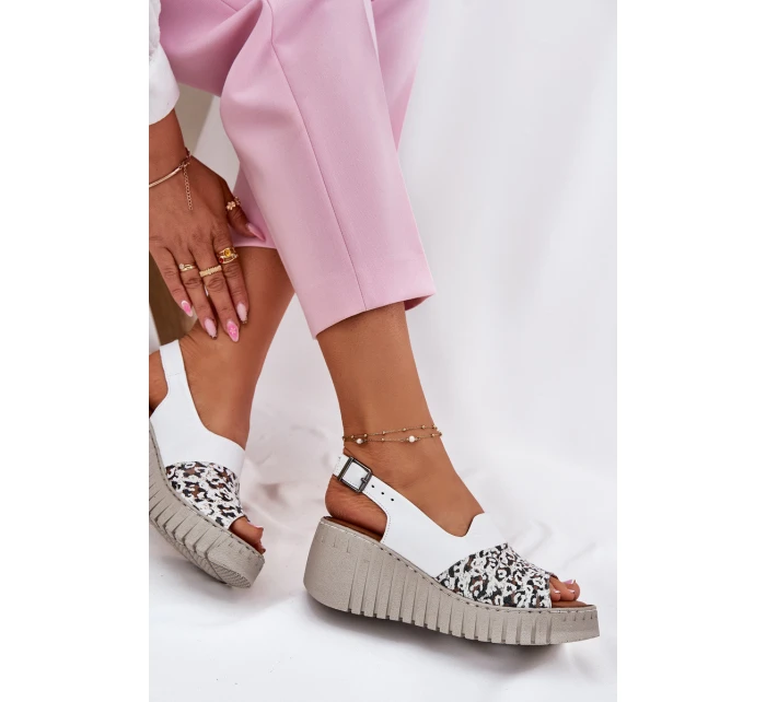 Sandały Damskie Z Naturalnej Skóry Na Koturnie Artiker 56C0958 Białe Sandały Damskie Z Naturalnej Skóry Na Koturnie Artiker 56C0958 Białe