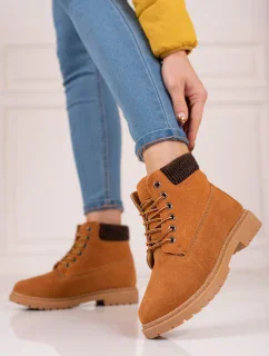 Štýlové dámske hnedé členkové topánky na plochom podpätku