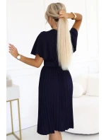 607-3 Plisované midi šaty LYRA s obálkovým výstrihom a širokým opaskom - ZELENÉ 607-3 Plisované midi šaty LYRA s obálkovým výstrihom a širokým opaskom - ZELENÉ