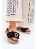 Klapki Damskie Na Platformie Z Kokardką I Ozdobną Broszką Czarne Lenela Klapki Damskie Na Platformie Z Kokardką I Ozdobną Broszką Czarne Lenela