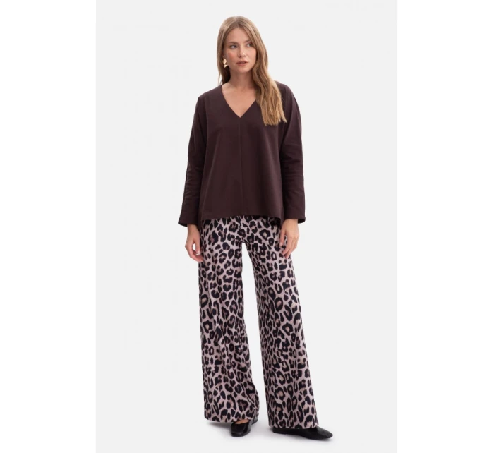 B304 Pletený sveter s výstrihom do V - tmavá čokoláda