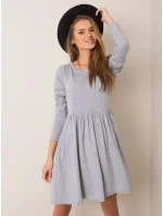 Šaty RV SK model 20958414 šedá - Rue Paris Šaty RV SK model 20958414 šedá - Rue Paris