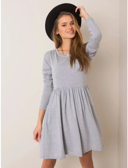 Šaty RV SK model 20958414 šedá - Rue Paris Šaty RV SK model 20958414 šedá - Rue Paris