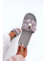 Dámské šedé sandály s ozdobou na nízké platformě model 21653401 - Boto Dámské šedé sandály s ozdobou na nízké platformě model 21653401 - Boto