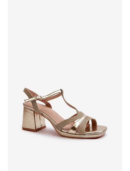 Dámské sandály na podpatku z ekokůže zlaté model 21661644 - EVENTO