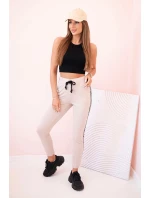 Dámske tepláky s opaskom a šnúrkou na stiahnutie béžové