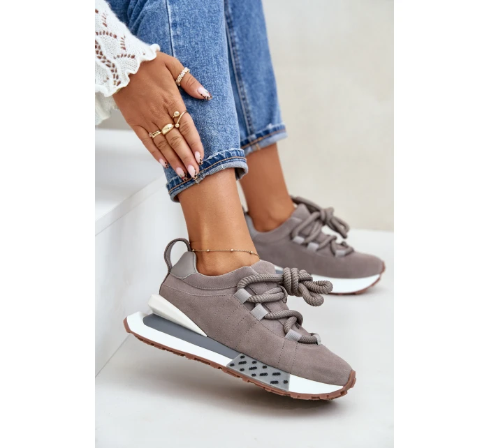 Semišové dámské sneakersy na platformě s šněrováním Artiker šedé model 21671668 - Boto Semišové dámské sneakersy na platformě s šněrováním Artiker šedé model 21671668 - Boto