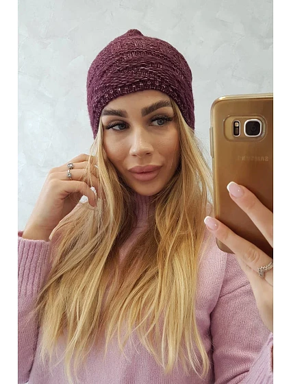 Fleecová čepice tmavě fialová model 18751451 - K-Fashion Fleecová čepice tmavě fialová model 18751451 - K-Fashion