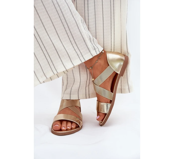 Dámské ploché sandály s pásky zlaté model 21696940 - EVENTO Dámské ploché sandály s pásky zlaté model 21696940 - EVENTO