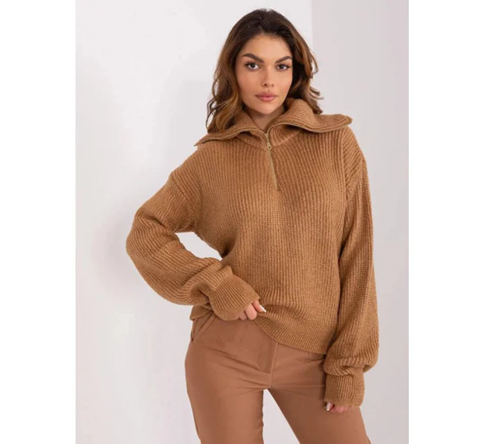 Dámsky voľný sveter v ťavej farbe s rolákom (0374)