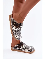Dámské sandály s přezkou model 22368096 Zebra - Inblu