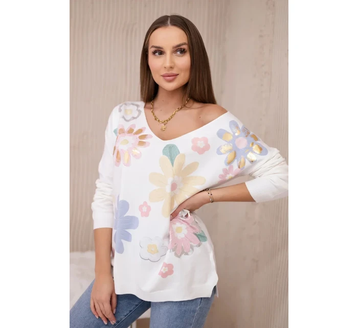 Svetrová halenka s barevnými květy model 19482514 - K-Fashion Svetrová halenka s barevnými květy model 19482514 - K-Fashion