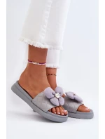 Dámské šedé sandály s ozdobou na nízké platformě model 21653401 - Boto Dámské šedé sandály s ozdobou na nízké platformě model 21653401 - Boto