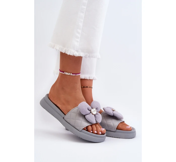 Dámské šedé sandály s ozdobou na nízké platformě model 21653401 - Boto Dámské šedé sandály s ozdobou na nízké platformě model 21653401 - Boto
