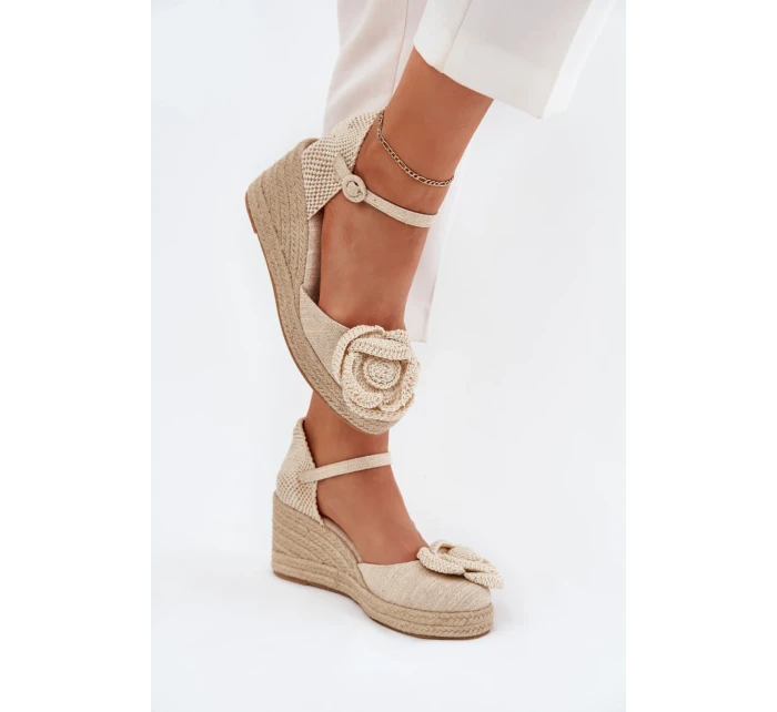 Model topánok na klinoch 214384 Krok v štýle Model topánok na klinoch 214384 Krok v štýle