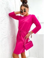 Dámske pletené šaty vo fuchsiovej farbe (700)