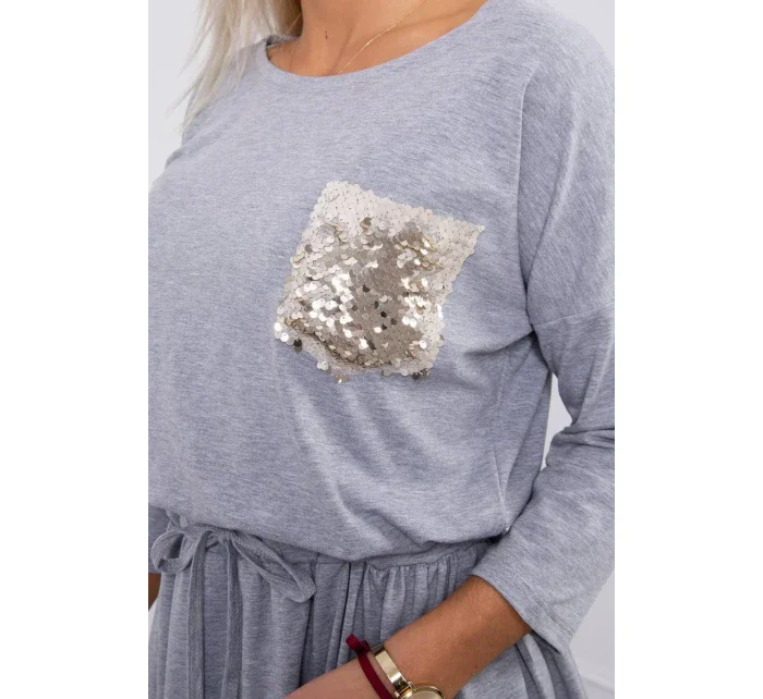 Šaty s flitrovým vreckom šedé Šaty s flitrovým vreckom šedé