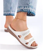 Exkluzívní dámské bílé nazouváky na plochém podpatku Exkluzívní dámské bílé nazouváky na plochém podpatku