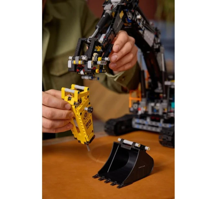 LEGO Technic 42215 Volvo EC500 Hybridné rýpadlo