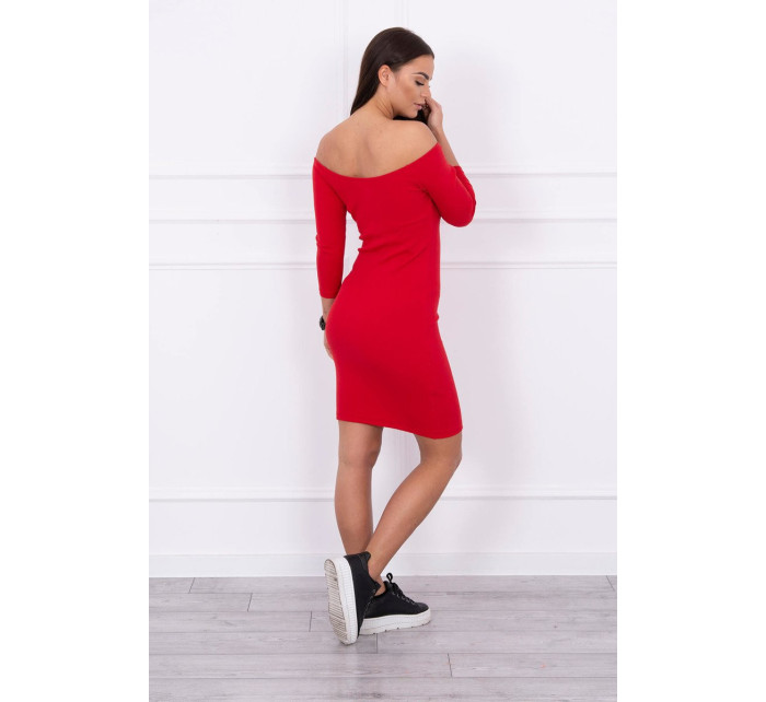 Červené pruhované šaty s přiléhavým střihem