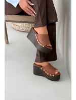 Dámské nazouváky na platformě s přezkami Camel Mareline Dámské nazouváky na platformě s přezkami Camel Mareline