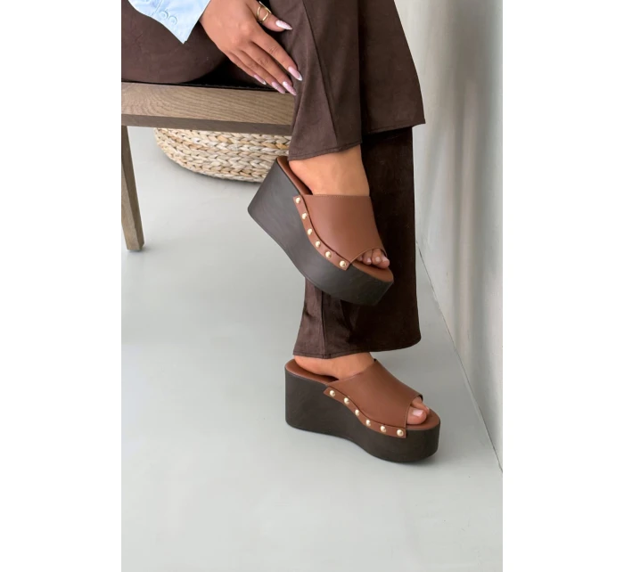 Dámské nazouváky na platformě s přezkami Camel Mareline Dámské nazouváky na platformě s přezkami Camel Mareline