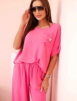 Dámska súprava z viskózy s ozdobným kvetom a širokými nohavicami - ružová