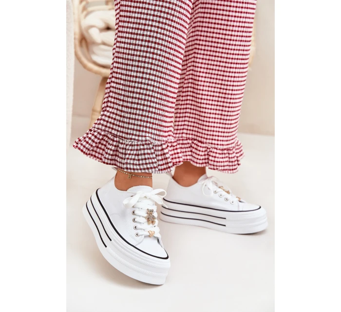 Trampki Damskie Na Platformie Ze Złotymi Przypinkami Białe Fiorina Trampki Damskie Na Platformie Ze Złotymi Przypinkami Białe Fiorina