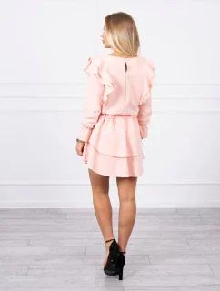 Šaty se model 18745688 volány světle pudrově růžové - K-Fashion