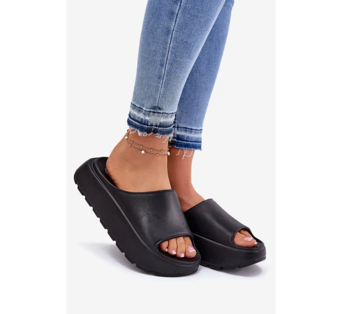 Pěnové dámské sandály na platformě černé model 21697861 - EVENTO