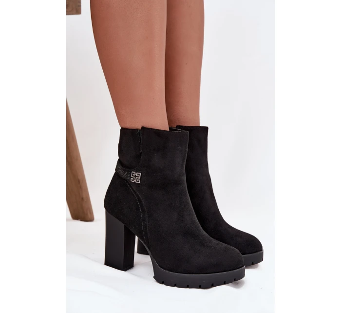 Ocieplane Botki Damskie Na Słupku Z Ozdobnym Paskiem Czarne Zayna Ocieplane Botki Damskie Na Słupku Z Ozdobnym Paskiem Czarne Zayna