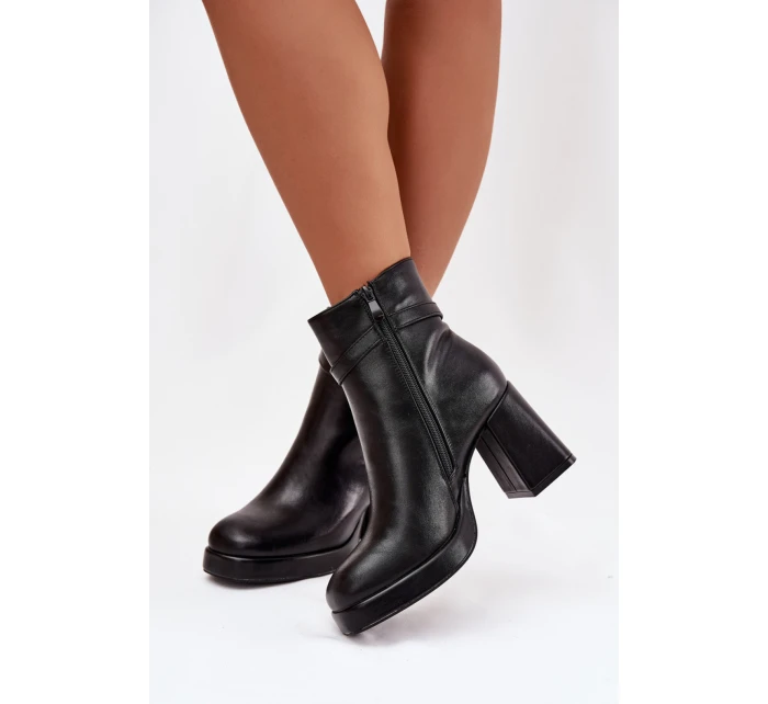 Topánky na podpätku model 221521 Krok vo veľkom štýle Topánky na podpätku model 221521 Krok vo veľkom štýle