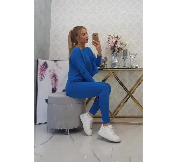 Souprava s oversize halenkou chrpově modré barvy Souprava s oversize halenkou chrpově modré barvy