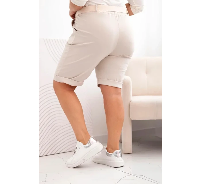 Dámske bavlnené šortky s opaskom v béžovej farbe Dámske bavlnené šortky s opaskom v béžovej farbe
