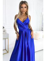 Elegantné dlhé saténové šaty s výstrihom Numoco JULIET - chrpová modrá