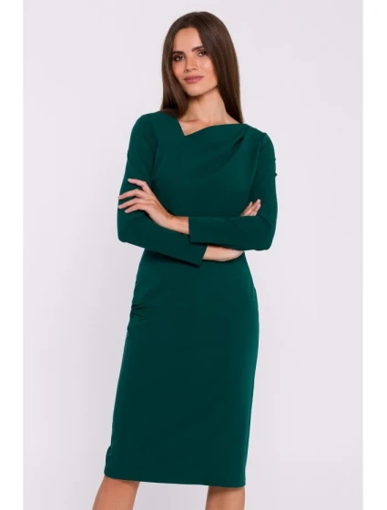 model 20503104 Tužkové šaty s asymetrickým výstřihem zelené - STYLOVE