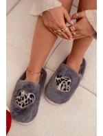 Dámske kožušinové papuče so srdcom - sivé Amandra Dámske kožušinové papuče so srdcom - sivé Amandra