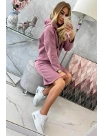 Šaty s kapucňou a bočným rázporkom tmavo ružové