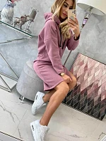 Šaty s kapucňou a bočným rázporkom tmavo ružové